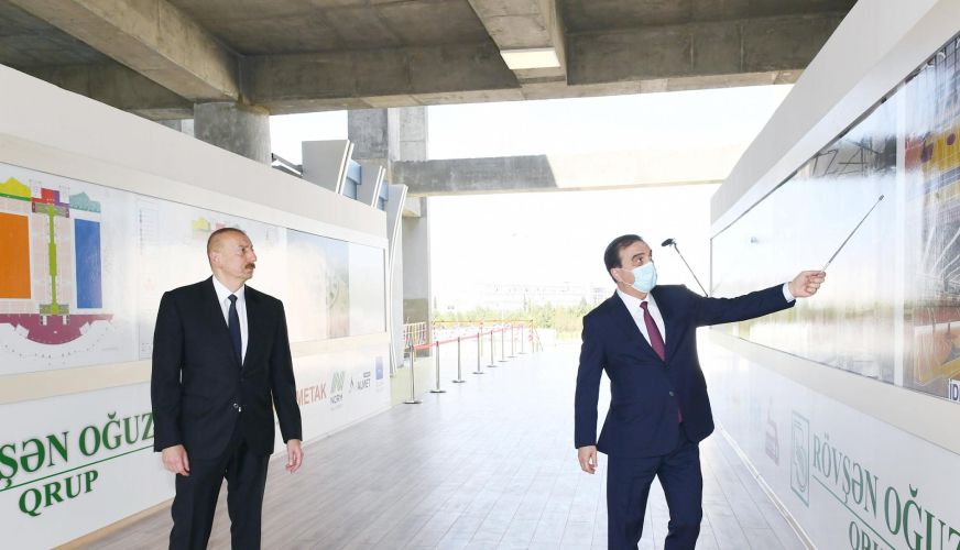 İlham Əliyev Gəncə İdman Sarayının tikintisi ilə tanış olub