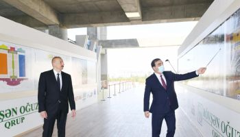 İlham Əliyev Gəncə İdman Sarayının tikintisi ilə tanış olub